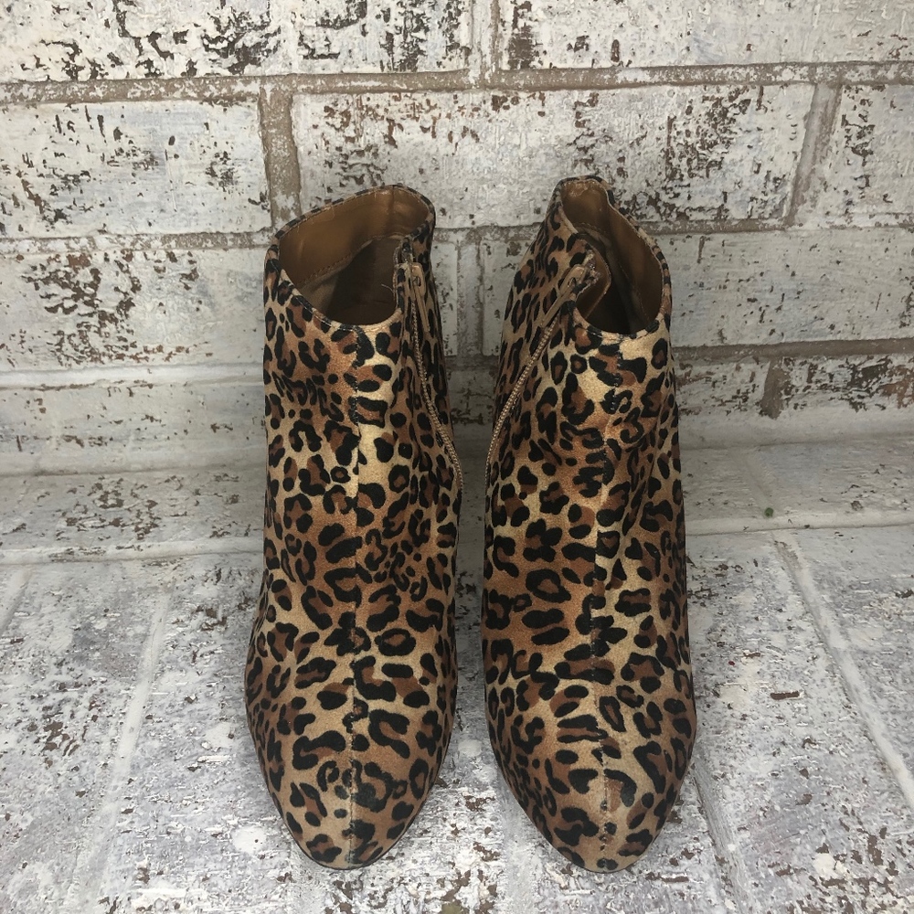 🐳Qupid Lepoard Booties Size 8️